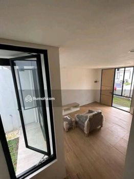 Disewakan Rumah 2 lantai Lippo Karawaci Barat, Cluster baru, 9 mnt ke RS Siloam,