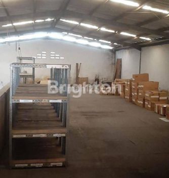 Gudang di Gudang di kawasan Pusat Niaga Daan mogot. Jakbar Sudah Renovasi SHM m2