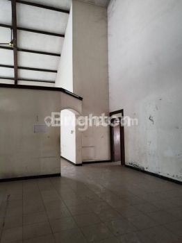 RUMAH KUNO SUPER LUAS JALAN UTAMA KEDIRI