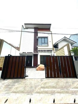 Rumah Modern Kokoh Bangunan Baru ,bsd Nusaloka