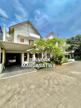 rumah dijual didalam townhouse margasatwa shm asri harga menarik