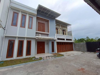 Rumah Baru Luas 2 Lantai 5 Kamar Tidur Mobil Muat 4 Lokasi Dekat Jogja Bay