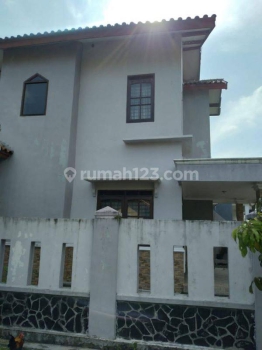 Disewakan Rumah Lux Luas Nyaman Full Furnished Siap Huni di Kawaluyaan, Bandung