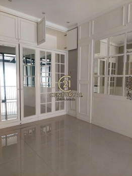 Rumah Luas 3 Lantai Di Dekat Pintu Tol Pondok Aren