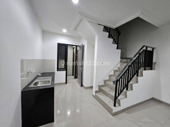 Rumah Cluster Denver PIK2, Lokasi Strategis ( Deket McDonalds & Starbucks)