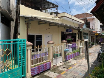 Rumah di Jalan Tunjungan Lokasi Strategis Tengah Kota cocok Usaha