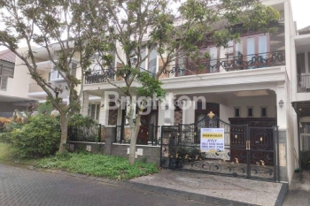 RUMAH MEWAH FURNISH DI ARAYA MALANG