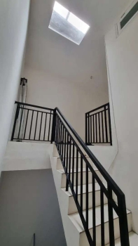 Dijual rumah 3 lantai tanjung duren