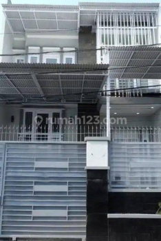 Rumah di Jl. Salam 1 Kebon Jeruk, Jakarta