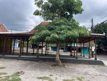 Di sewakan ruang usaha seputaran banjeng brt candi sambisari depok