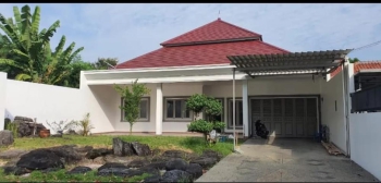 Disewakan Rumah mewah ada kolam renang dekat CSB Mall