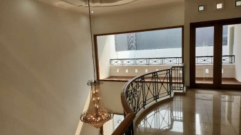 DISEWAKAN RUMAH MEWAH CLUSTER DI KELAPA GADING