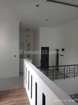 thumbnail-jual-rumah-2-lantai-bangunan-baru-berkelas-3