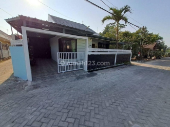 RUMAH LUAS TERAWAT di AREA SD MODEL WEDOMARTANI DEKAT JOGJA BAY