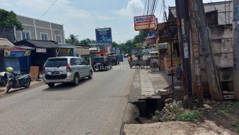 Tanah di pinggir jalan Raya pasir Angin , dekat akses tol