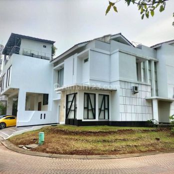 Rumah hook modern siap huni terawat di Kebayoran Bintaro