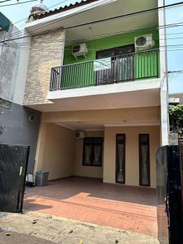 Disewakan: Rumah 2 Lantai di tengah kota Jakarta