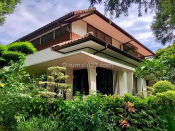 Rumah 2 Lantai Bagus SHM di Jln Mataram , Jakarta Selatan