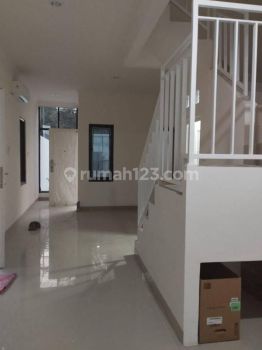Rumah mewah moden 2 lantai di Jl.cipinang Baru raya dekat terminal rawa Mangun
