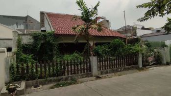 Dijual tanah dan rumah.