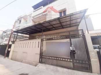 Rumah Bagus Siap Huni Strategis Di Taman Ratu(TR135)