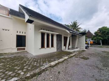 Rumah Siap Huni, 5 menit Jakal KM 12,5, Legalitas Lengkap