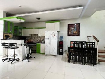 Rumah Bagus Siap Huni di Simprug Jaksel 2 Lantai 4 Kamar SHM