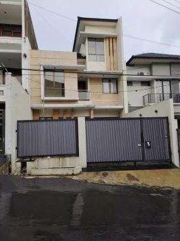 Rumah LUX Minimalis Setramurni Raya, Siap huni, Lokasi strategis