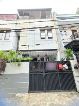 Rumah Bagus Siap Huni Bebas Banjir Di Tanjung Duren(TD239)