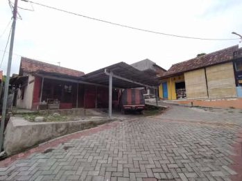 Rumah murah tanah luas dekat jalan raya