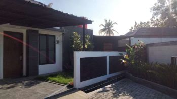Rumah Modern dengan Privat Pool 500 meteran ke Jl Jogja-Wonosari