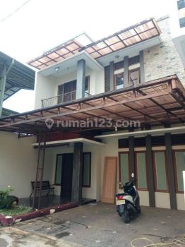 Rumah second siap huni terawat dalam townhous Kranggan Cibubur