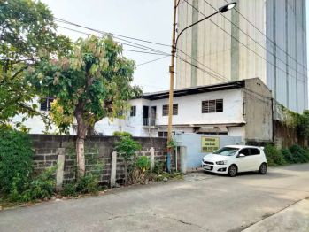 Tanah dan Bangunan Hoki.belakang Triton Ville