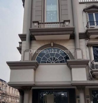 Ruko DE MANSION Hook 4.5 Lantai Semi Furnish Ramai Dekat Tol