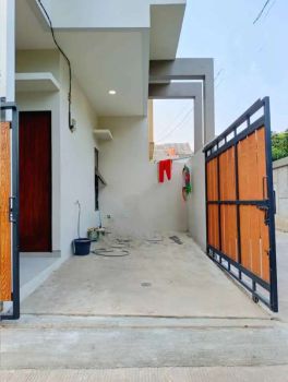 Rumah siap huni 2 1/2 lantai termurah Jakarta Timur