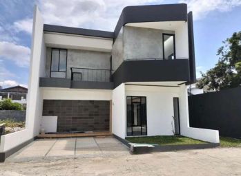 Rumah 2 lantai cantik dan strategis