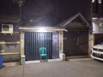Rumah di Menceng cocok untuk usaha HGB harga tanah saja sudah untung