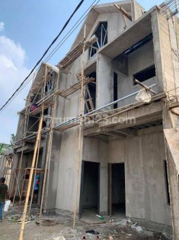 Diual rumah serenia hills dalam kompleks villa delima