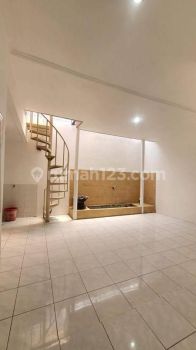 Disewakan Rumah di Singgasana