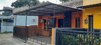 Rumah dengan 2 kamar ber ac lokasi strategis