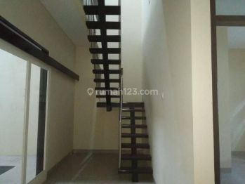 DISEWAKAN RUMAH BARU MINIMALIS SIAP HUNI