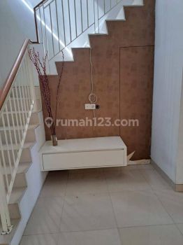 Di sewakan rumah 2 lantai