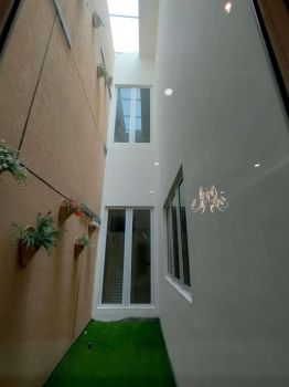 Dijual Rumah Mewah Baru Gress Blok Favorite Graha Family Surabaya