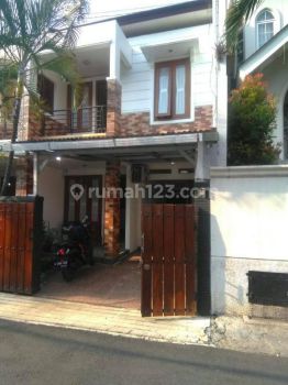 Rumah Cantik Dekat Ke Senopati Blok M Dan Kuningan