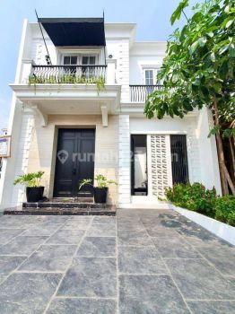 Rumah dua lantai dalam cluster nempel jaksel