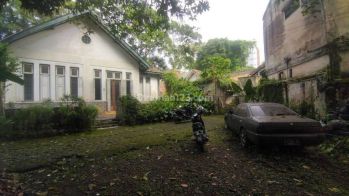 Rumah Belanda Heritage Hitung Tanah di Main Road Dago