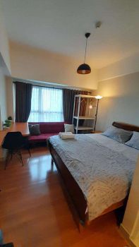 Sewa harian /transit apartemen springlake sumarecon bekasi