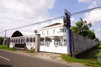 Rumah, Resto dan Car Wash dekat Jalan Godean