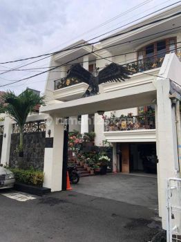 Rumah Cantik dan Mewah 3 Lantai dlm Komplek Elit Security 24 jam