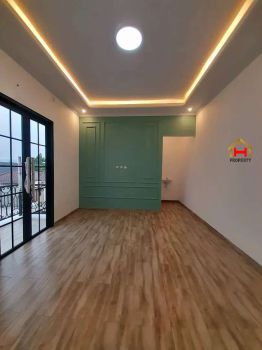 Rumah mewah Dekat Stasiun Lenteng Agung